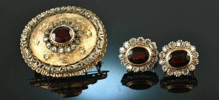 Český granát: oblíbený šperk mnoha žen